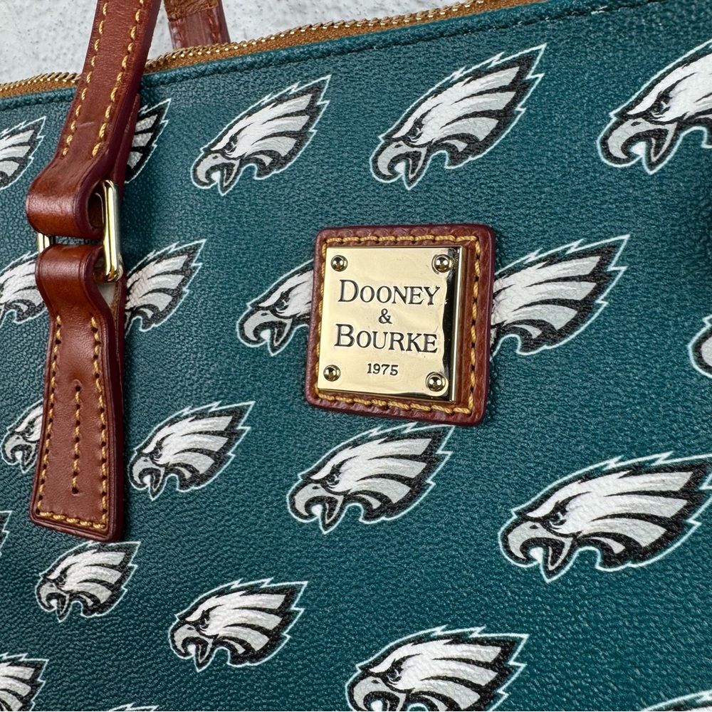 Dooney & Bourke NFL Philadelphia Eagles Large Zip Tote Bag Green Logo Print - Picture 2 of 13
